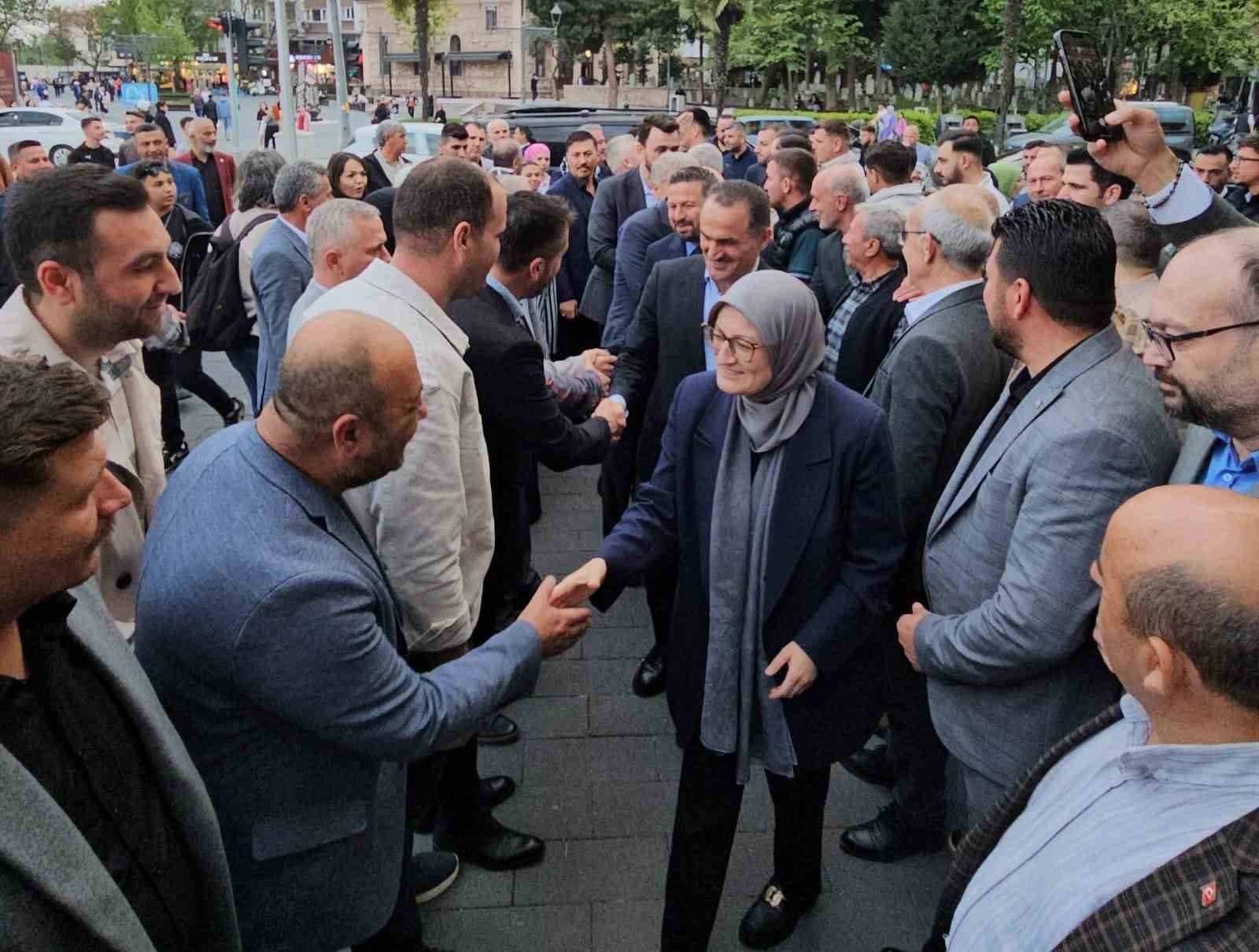 AK Parti Genel Başkan Yardımcısı Belgin Uygur: "Yolsuzlukların üstünü örtmeye çalışıyorlar"