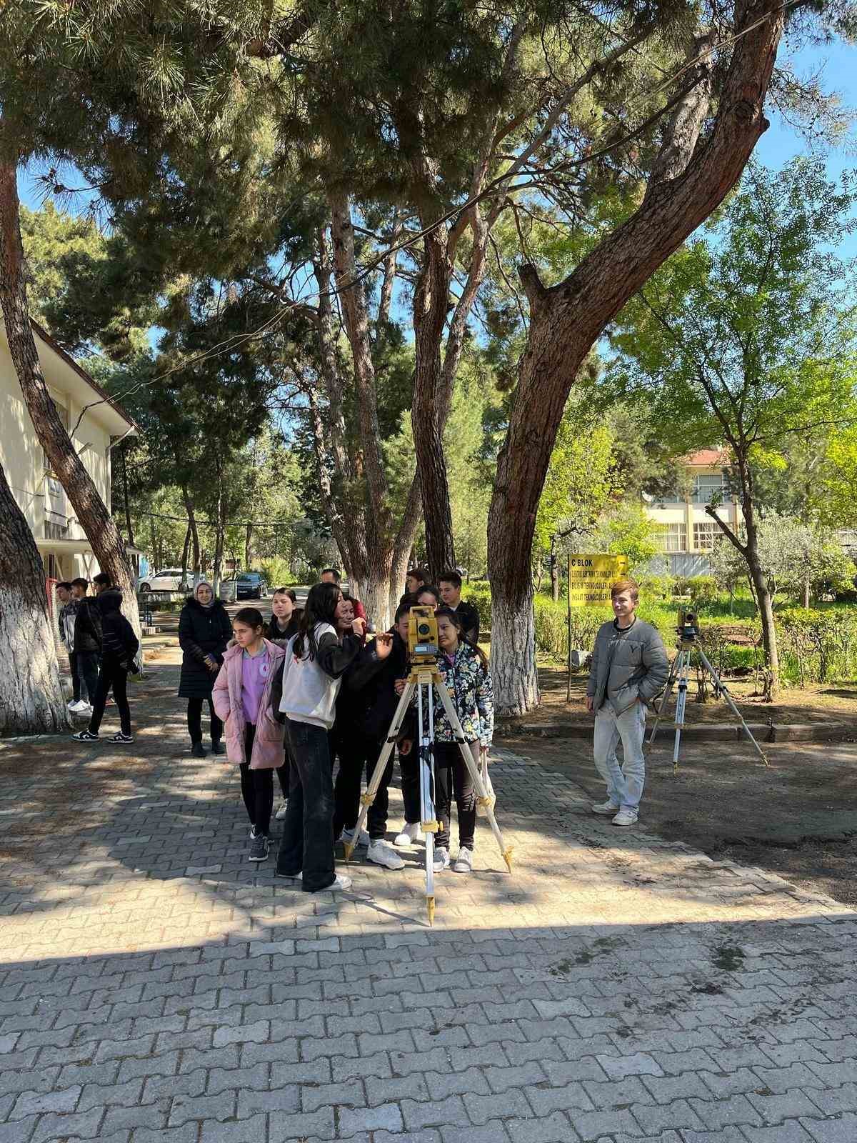 Baltaköy Ortaokulu öğrencilerine mesleki Eğitim tanıtıldı
