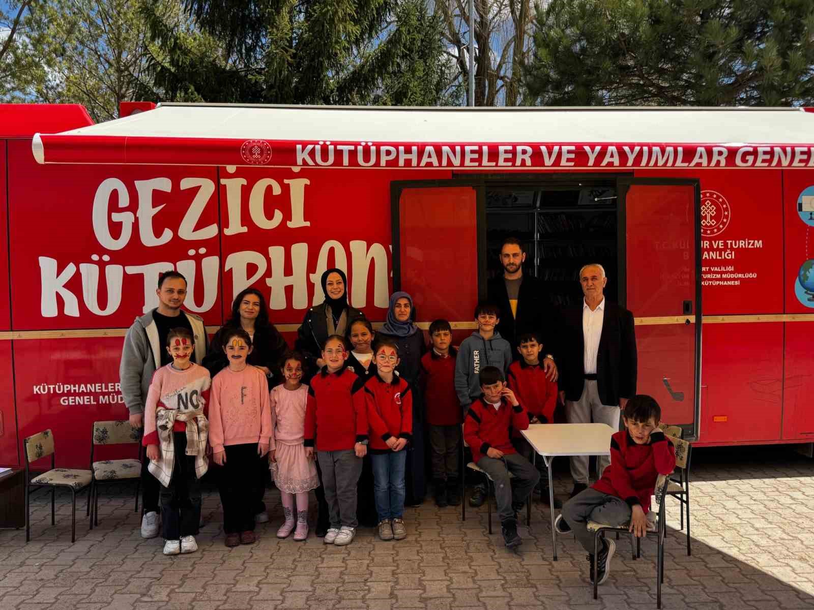 Aydıntepe’de Gezici Kütüphane öğrencilere tanıtıldı