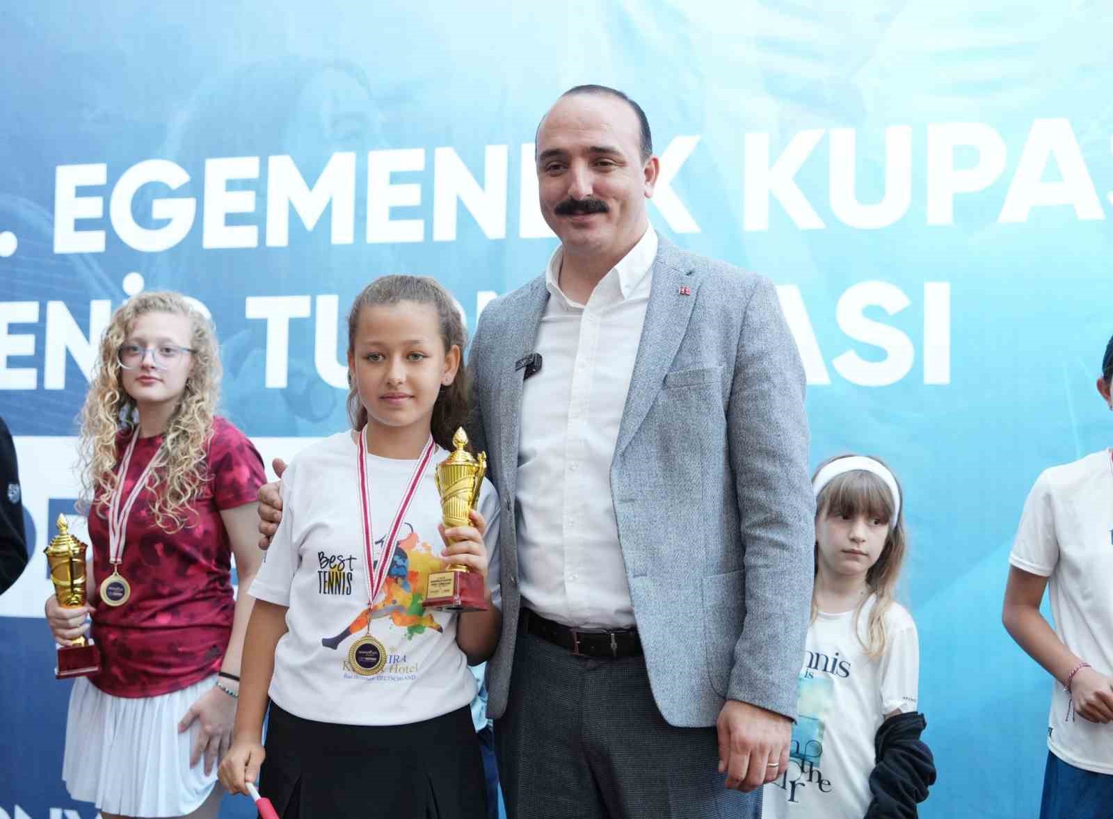 Şampiyon çocukların ödülleri başkan Kotan’dan
