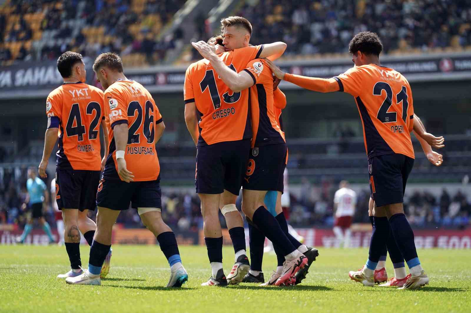 Trendyol Süper Lig: Başakşehir: 2 - Gaziantep FK: 1 (İlk yarı)
