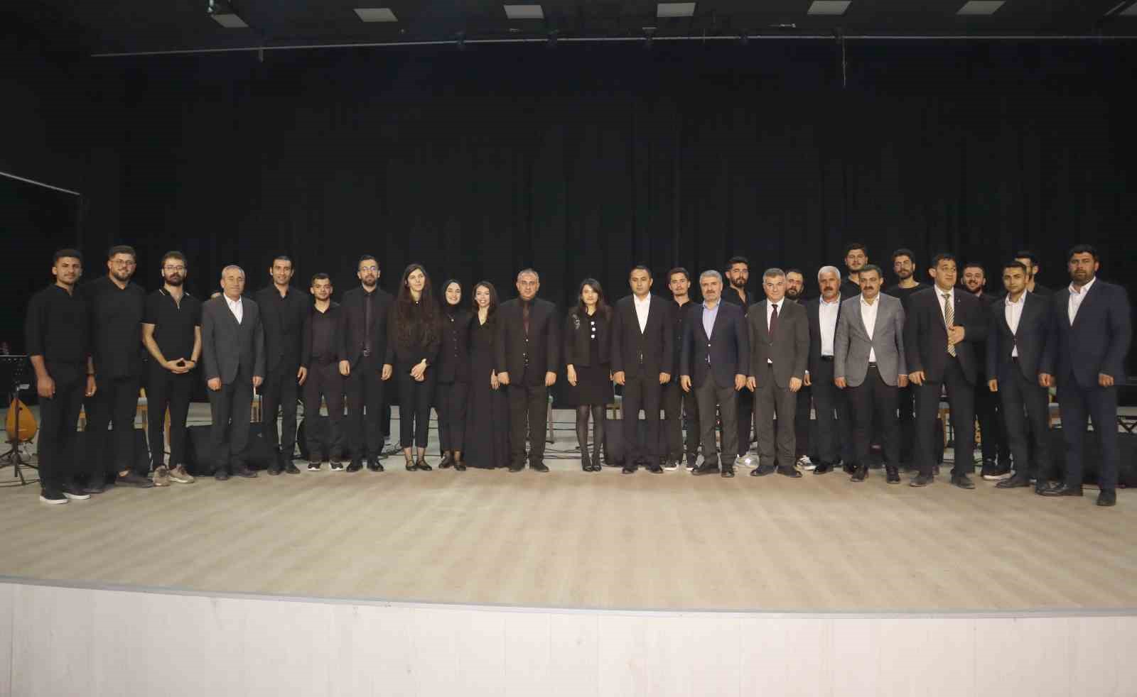 Besni&rsquo;de Aşık Veysel türküleriyle unutulmaz gece