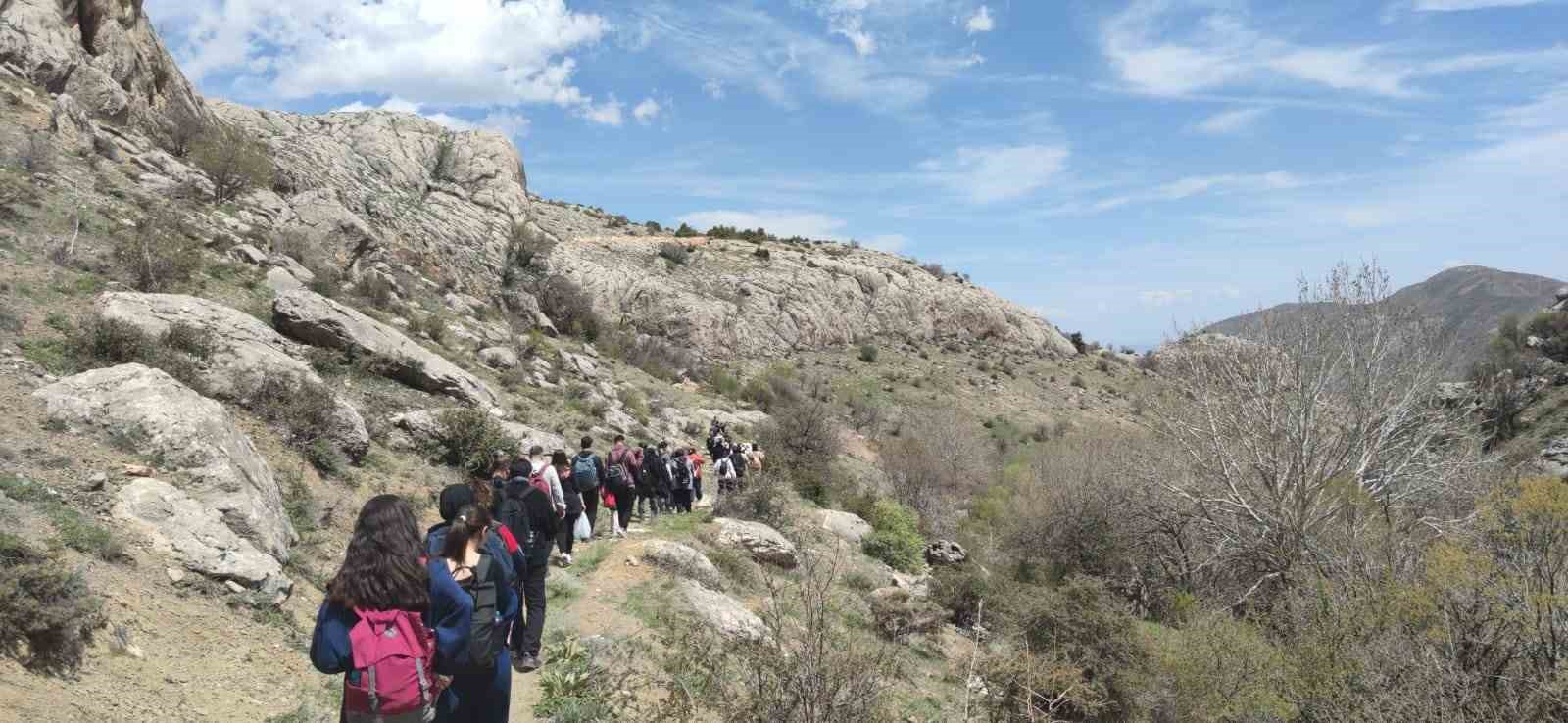 Ölbe Vadisi’nde doğa yürüyüşü düzenlendi
