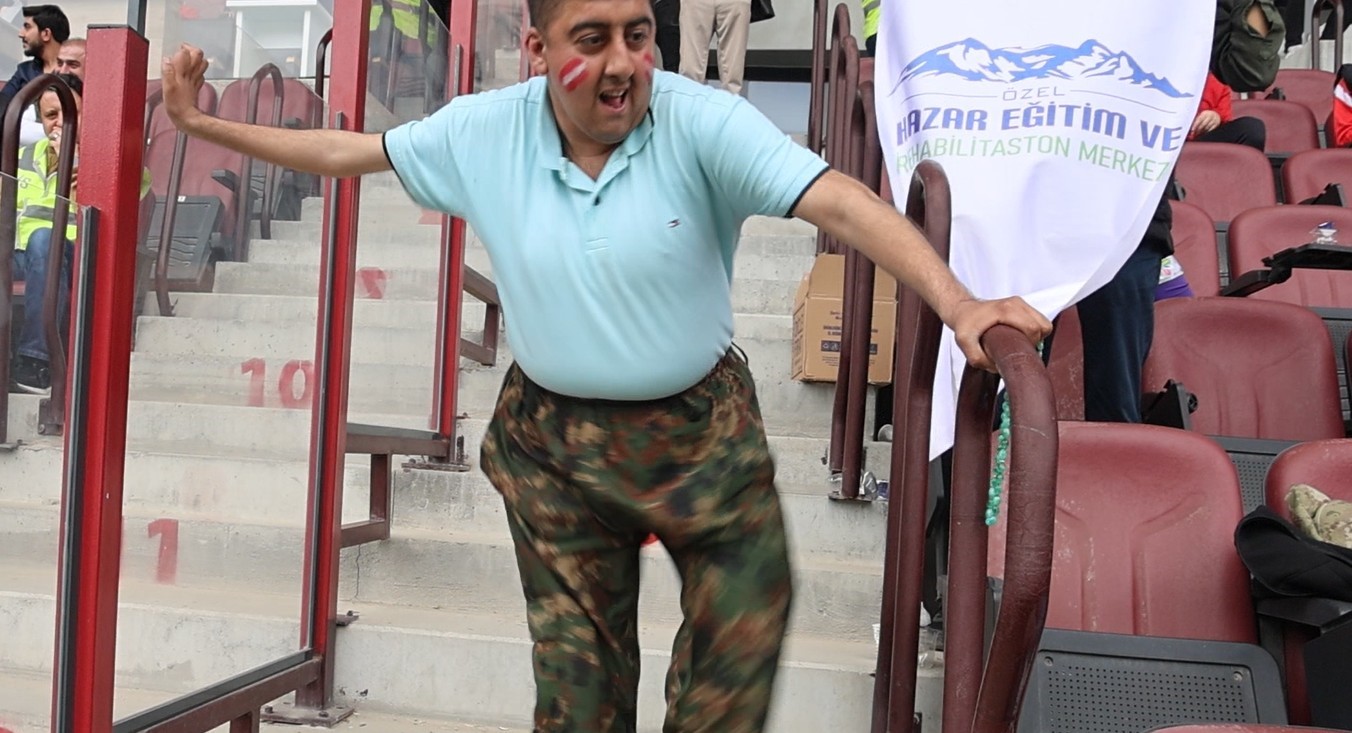 Elazığ’da ’Maça gidiyoruz’ projesi yürekleri ısıttı
