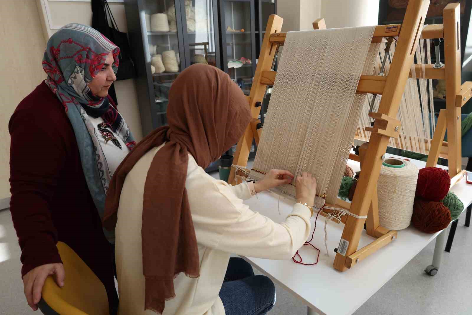 &Ccedil;ekmek&ouml;y&rsquo;de &rsquo;Engelsiz Etkinlik Merkezi&rsquo; ile ailelerin y&uuml;kleri hafifliyor
