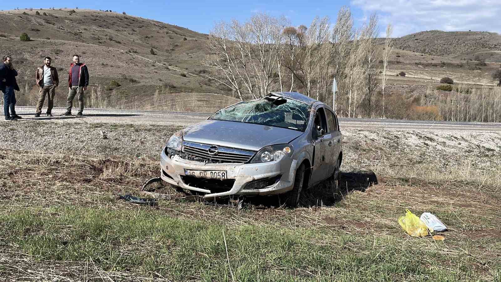 Virajı alamayarak tarlaya uçtu, 1’i ağır 5 kişi yaralardı