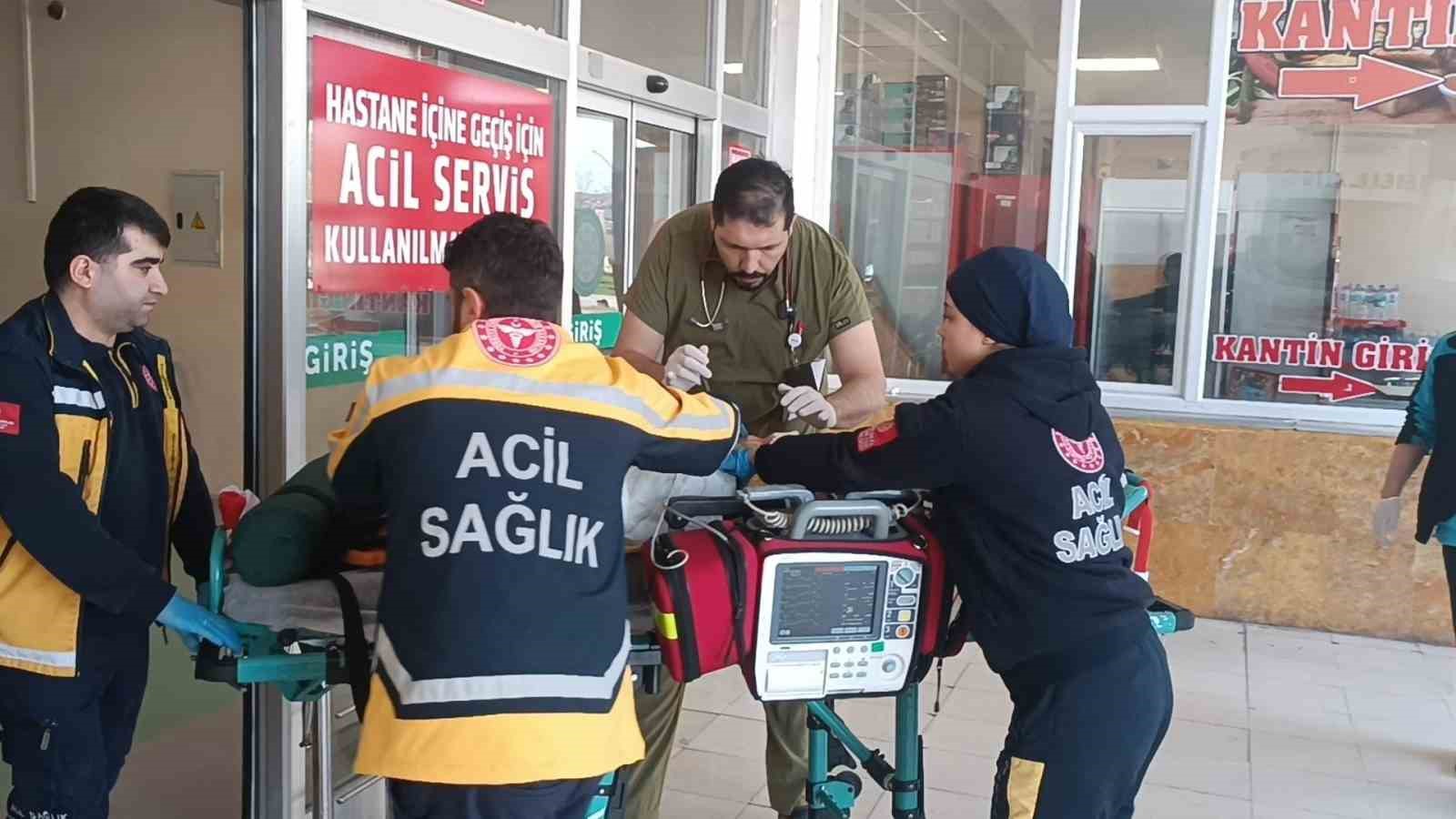 Virajı alamayarak tarlaya u&ccedil;tu, 1&rsquo;i ağır 5 kişi yaralardı
