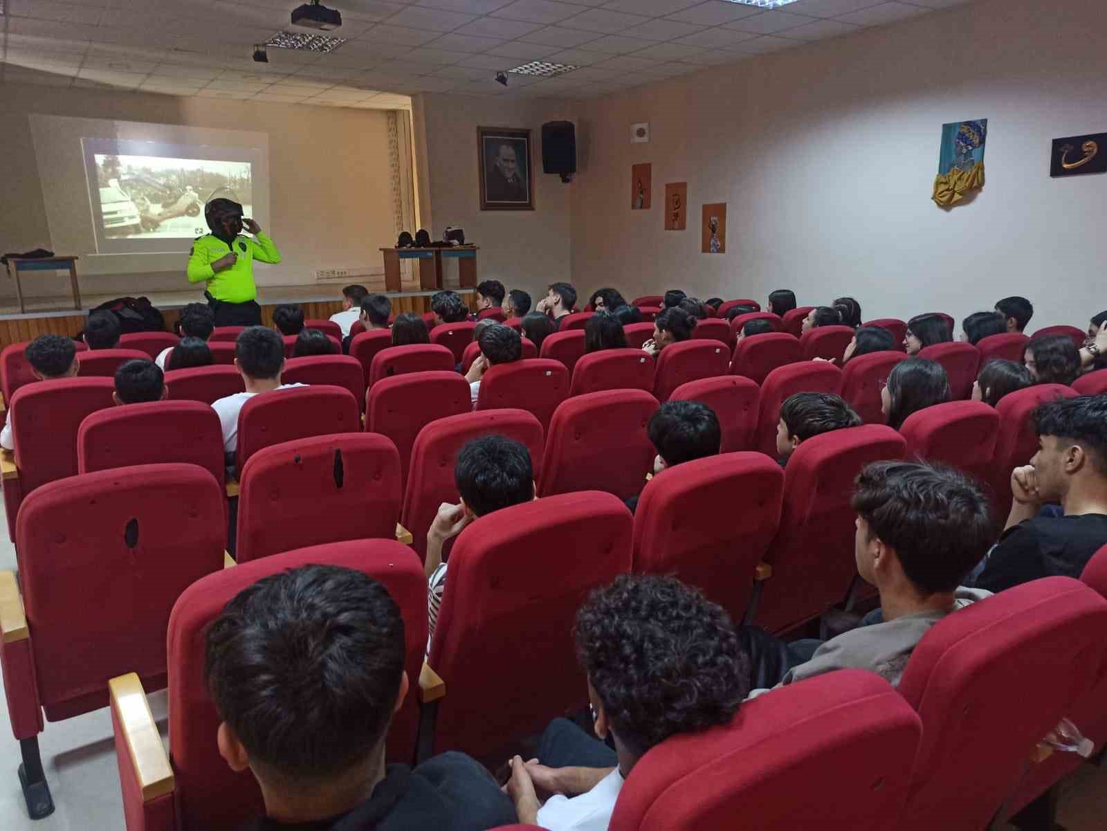 Karacasu&rsquo;da &ouml;ğrencilere &lsquo;G&uuml;venli Motosiklet Kullanıcılığı&rsquo; eğitimi verildi
