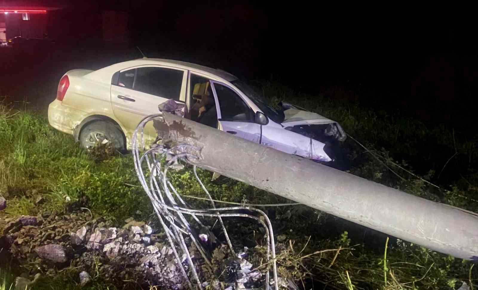 Samsun’da otomobil elektrik direğine çarptı: 1 yaralı
