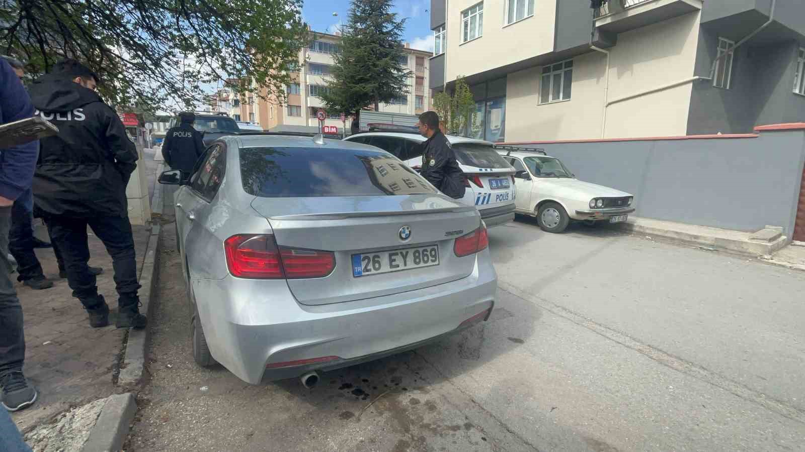 12 saattir ka&ccedil;an ve bagajından otomatik silah &ccedil;ıkan araca 24 bin 854 bin TL ceza
