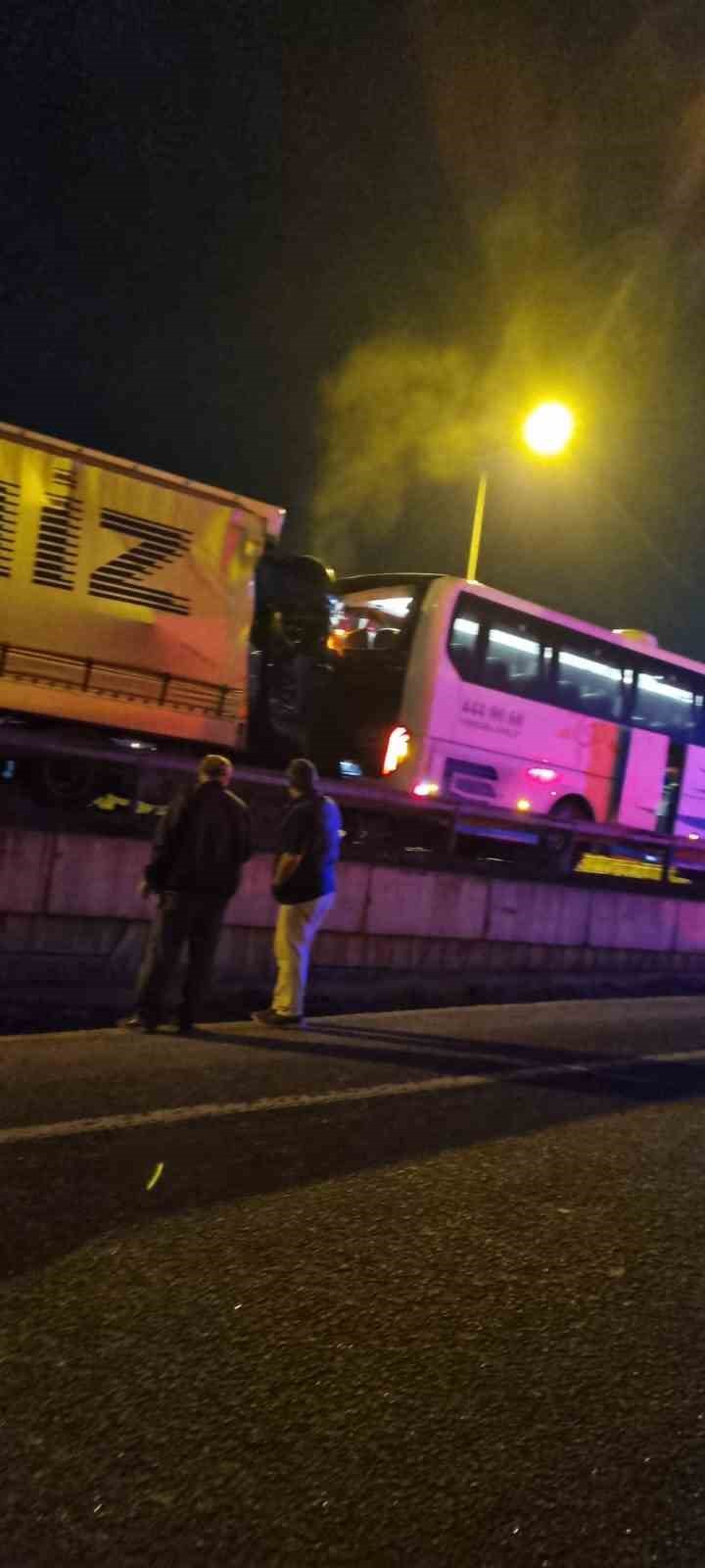 Bilecik’te öğrenci taşıyan otobüse arkadan tır çarptı; 18 kişi yaralandı