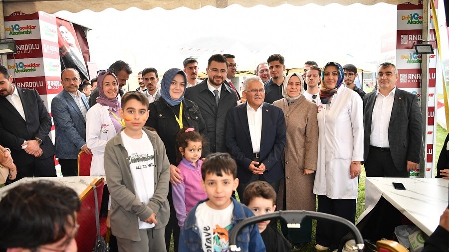 Başkan B&uuml;y&uuml;kkılı&ccedil;, &Ccedil;ocuk Kitap Fuarı ve Şenliği&rsquo;nde
