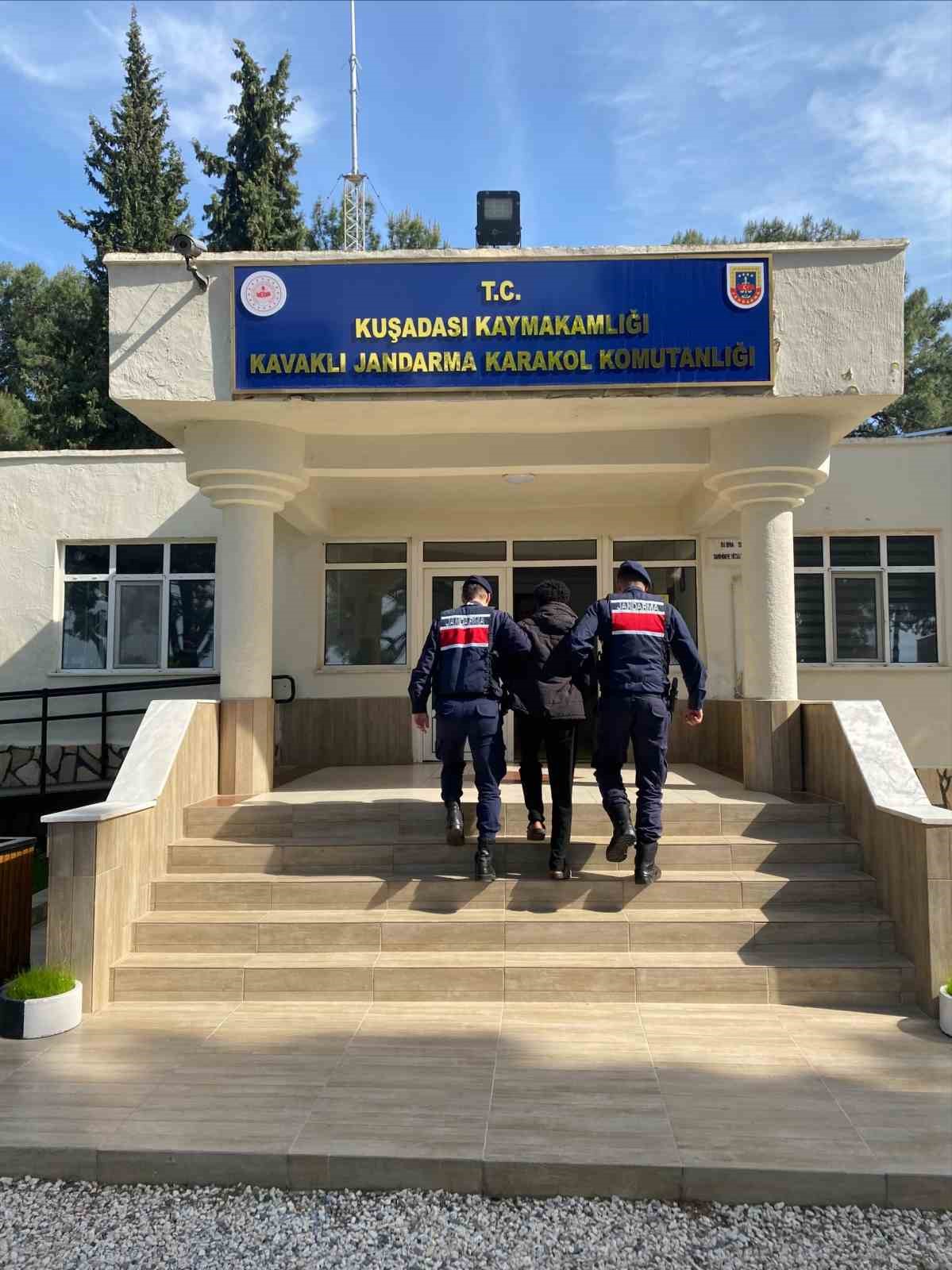 Sisam Adası&rsquo;na denizden sualtı scooter ile ge&ccedil;meye &ccedil;alışırken yakalandı
