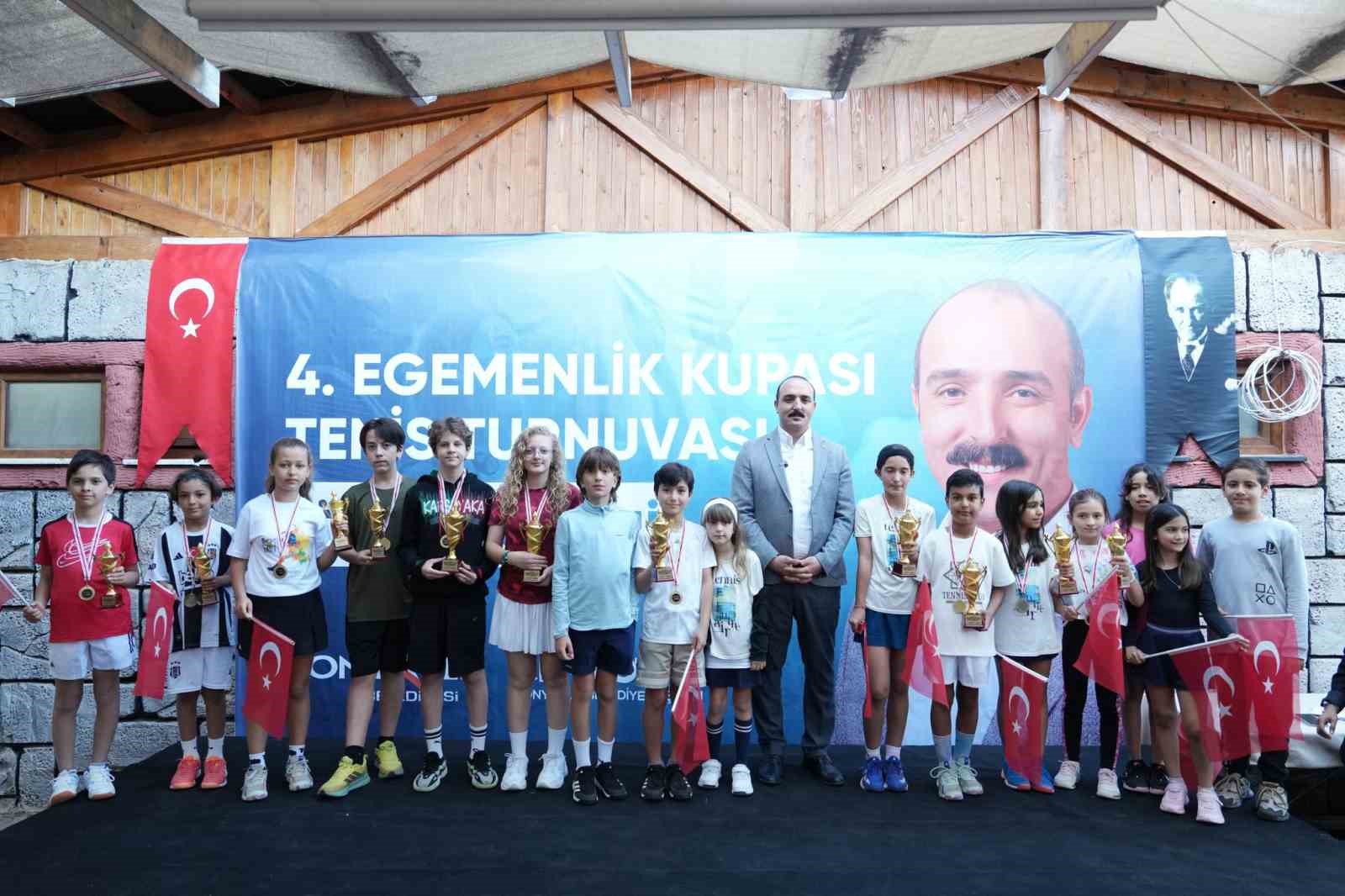 Şampiyon çocukların ödülleri başkan Kotan’dan