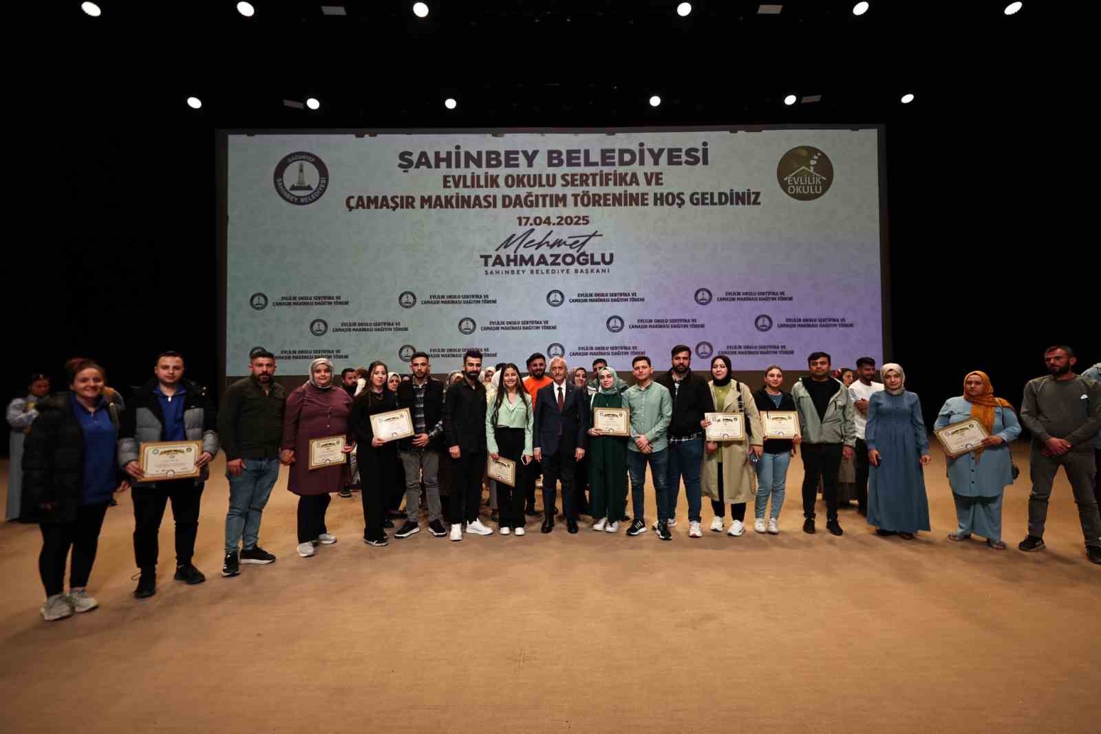 Şahinbey Evlilik Okulu’nda 672 çift daha sertifika aldı