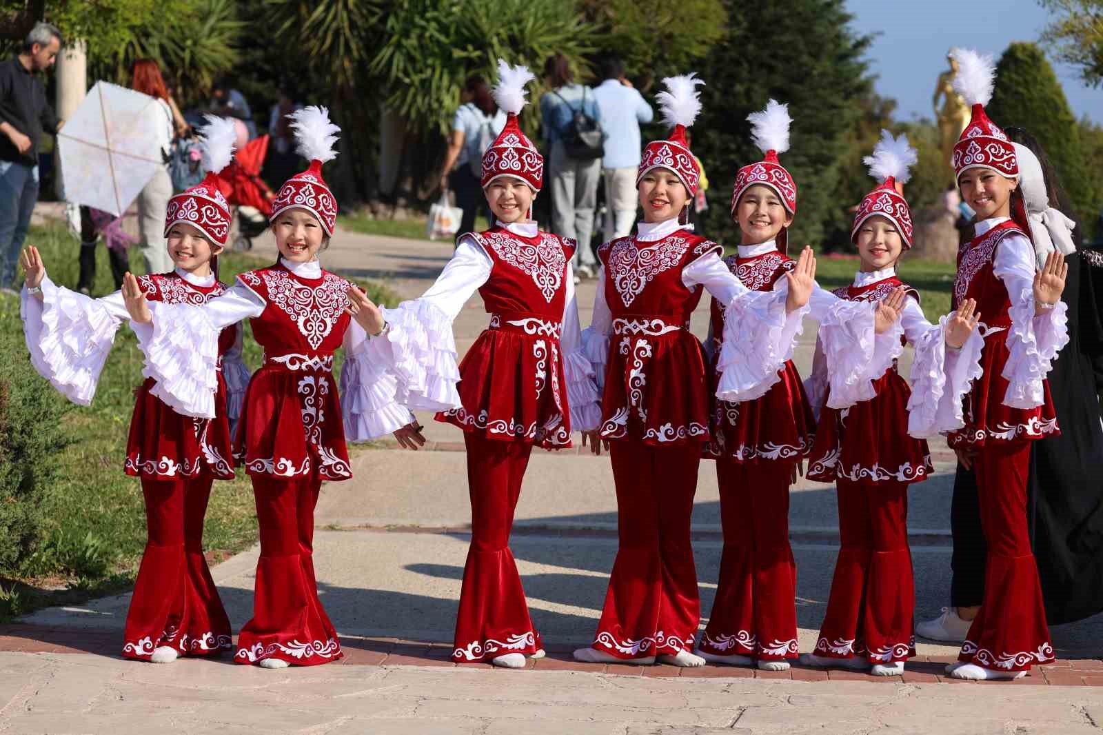 23 Nisan &Ccedil;ocuk ve U&ccedil;urtma Festivali renkli anlara sahne oldu
