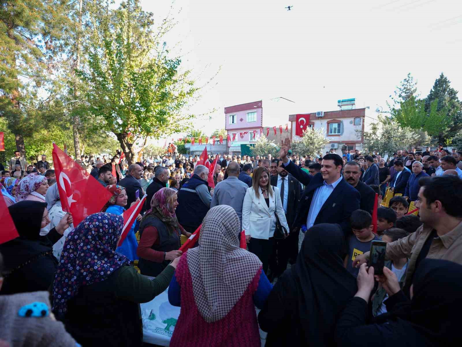 Başkan Yılmaz&rsquo;a miting gibi karşılama
