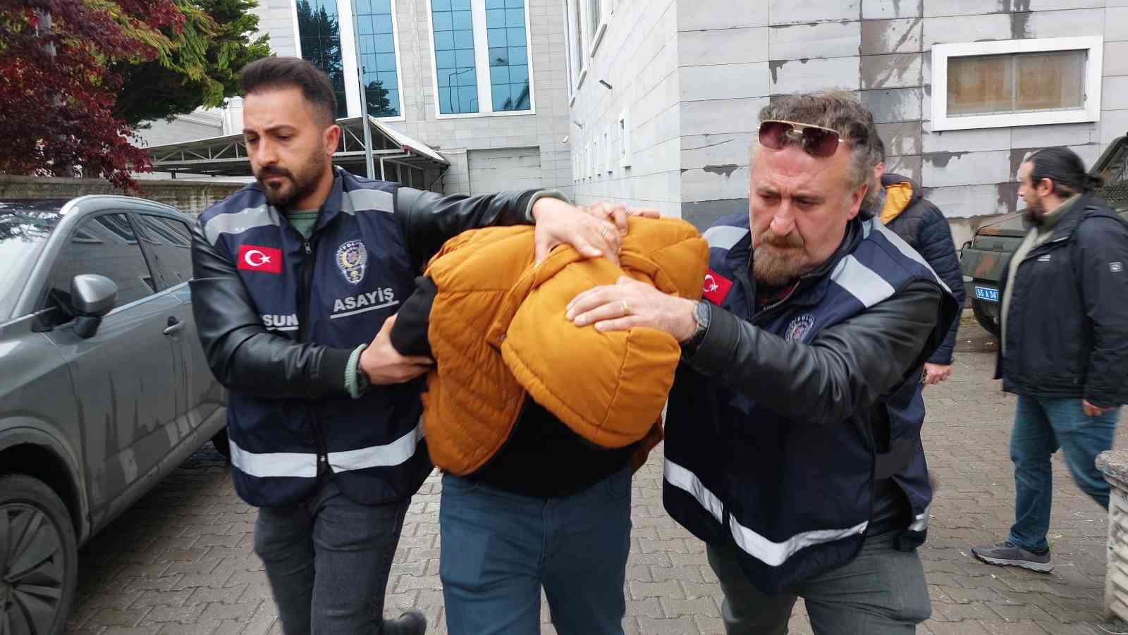 Sokak ortasında karısını öldüren şahıs saklandığı samanlıkta yakalandı
