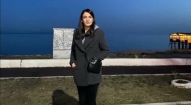 Van&rsquo;daki trafik kazasında hayatını kaybeden baba ve iki kızı yan yana toprağa verildi
