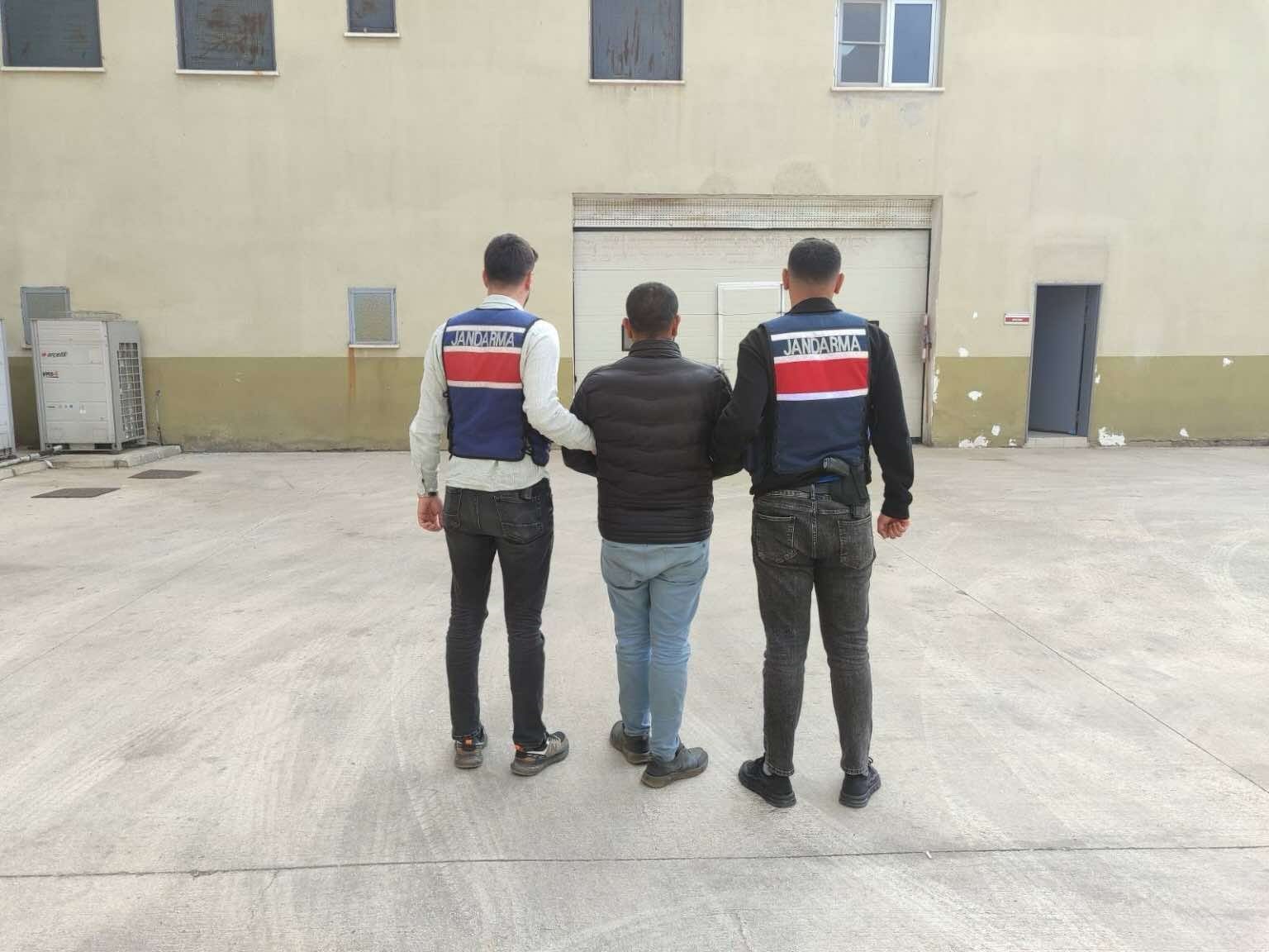 Hırsızlık ve yağma suçundan aranan hükümlü yakalandı