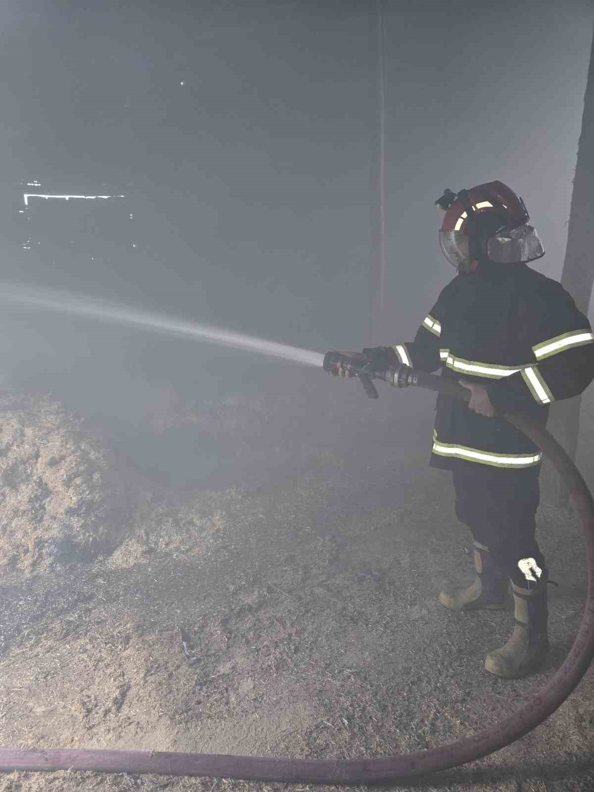 Elazığ&rsquo;da samanlık yangını
