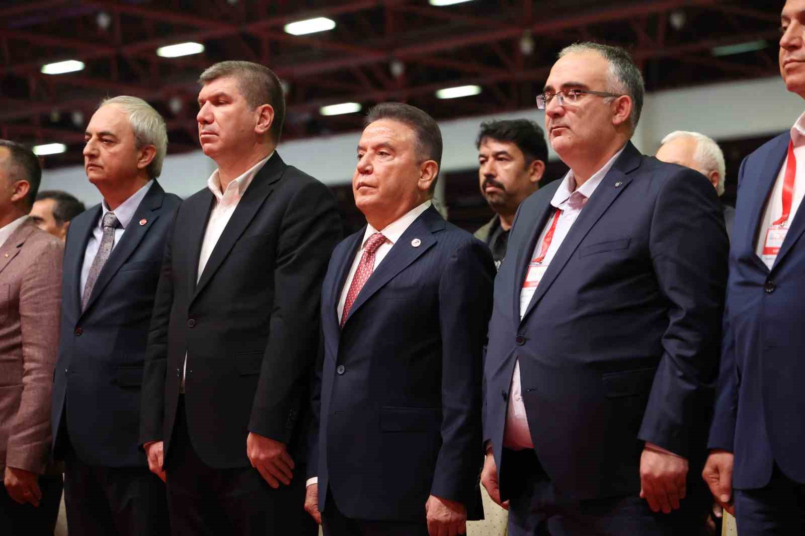 Belediyeciliğin kalbi Antalya’da attı