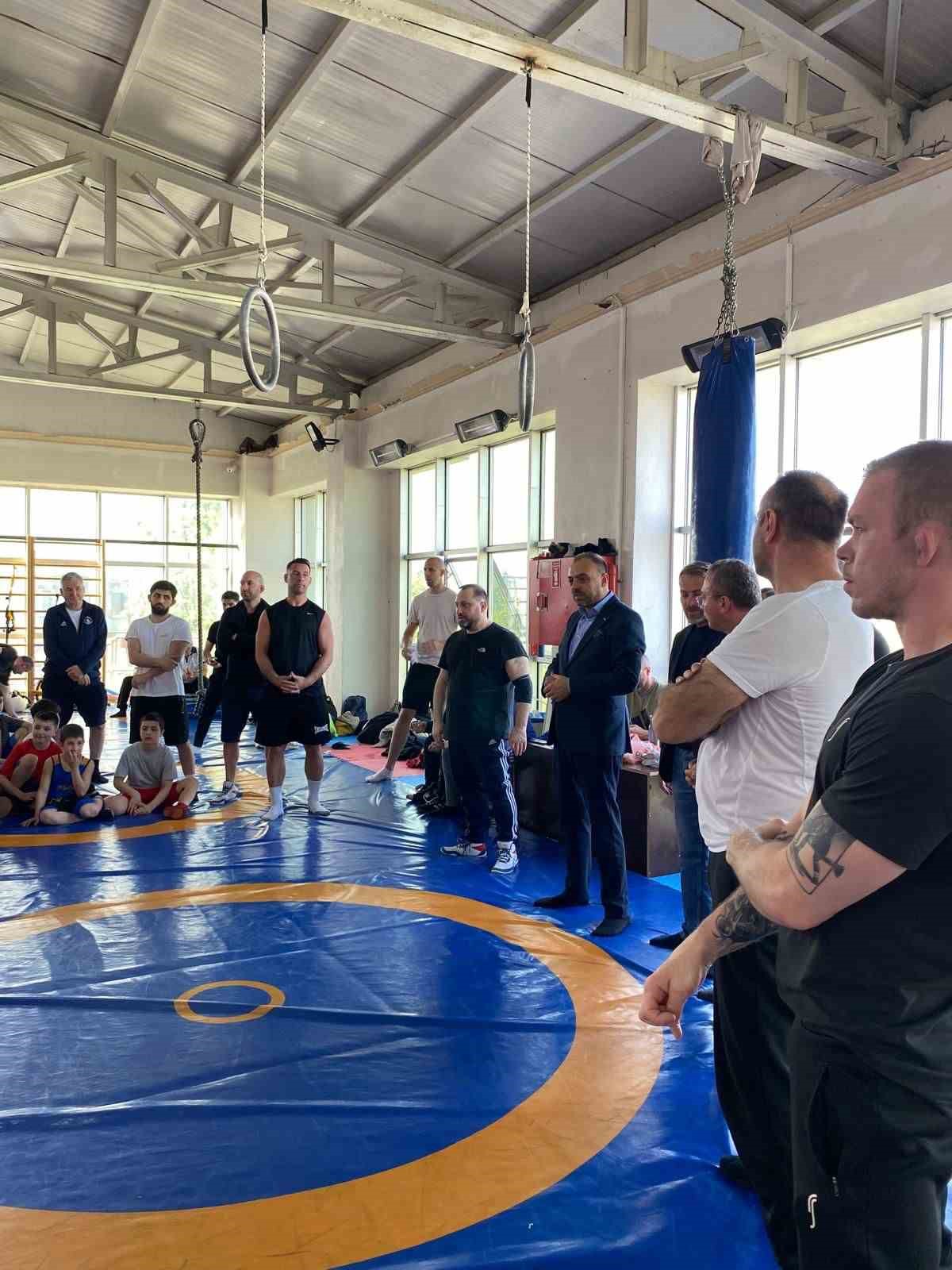 Sakarya B&uuml;y&uuml;kşehir Belediyesi Spor Kul&uuml;b&uuml; Başkanı Zengin: "Spor dostluk ve kardeşliktir"
