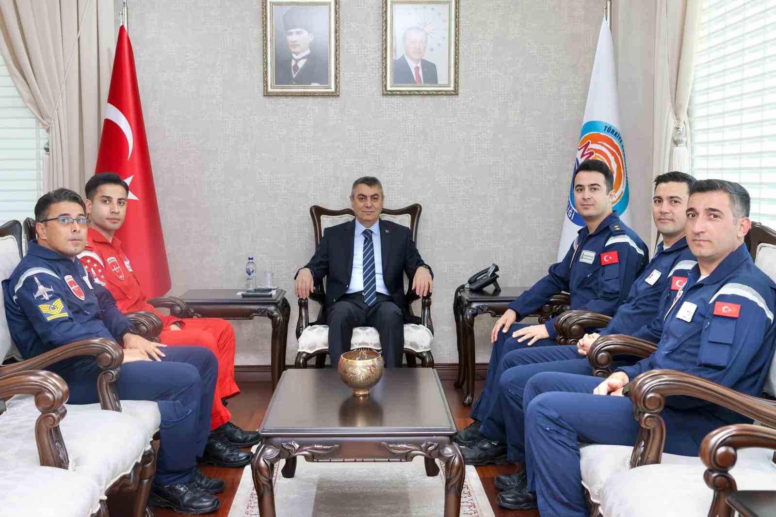 Türk Yıldızları Ekibi Vali Toros ve Başkan Seçer’i ziyaret etti
