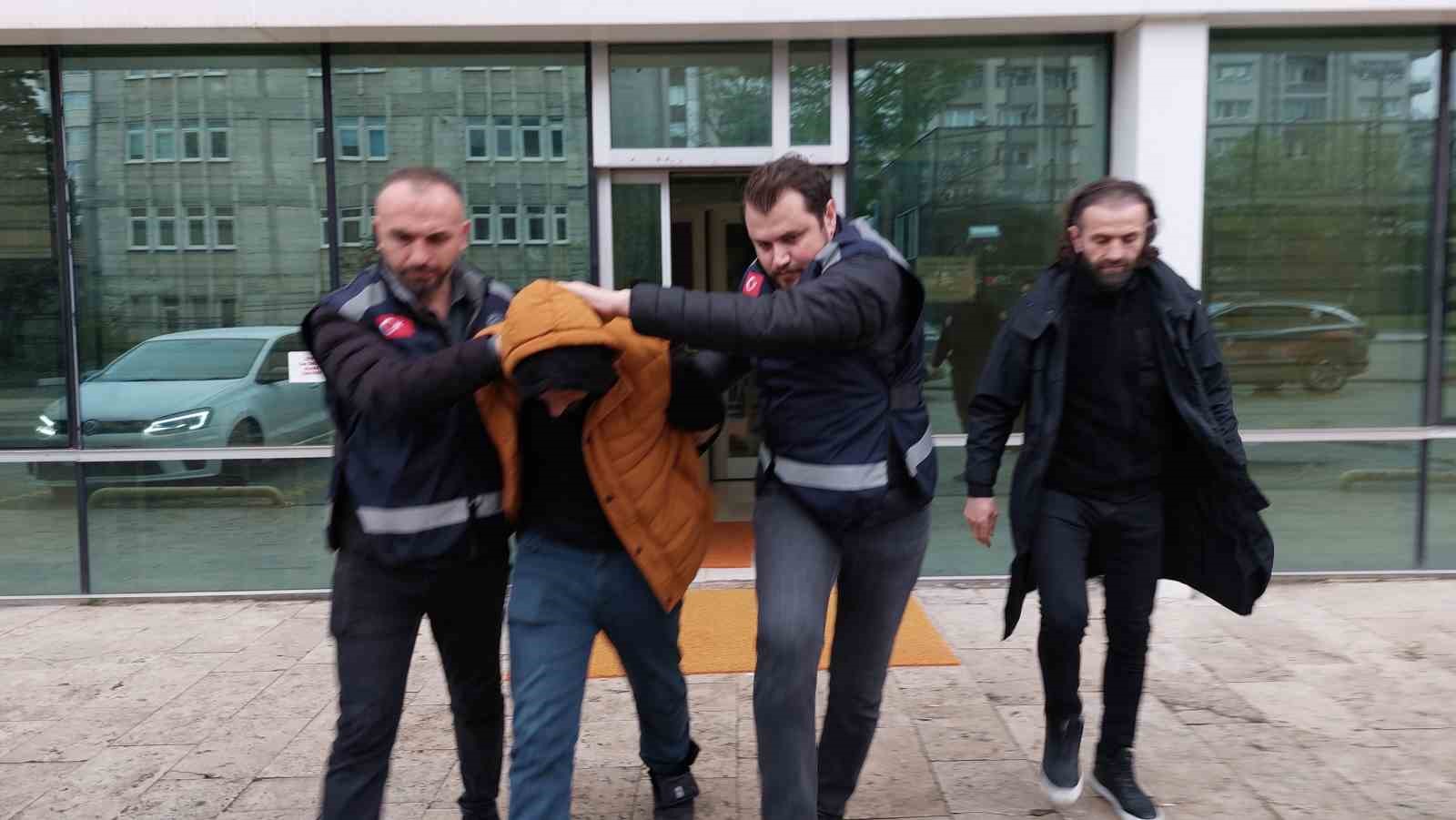 Sokak ortasında karısını öldüren koca tutuklandı