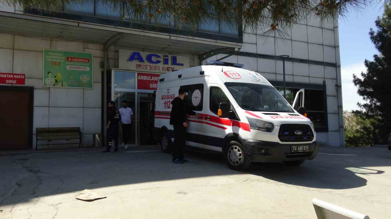 Batman’da virajı alamayan otomobil yoldan çıktı: 5 yaralı