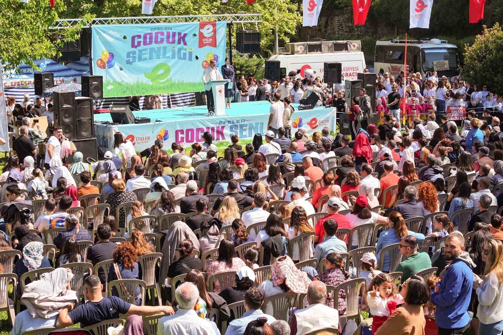 Efeler&rsquo;in &ccedil;ocukları şenlikte buluştu
