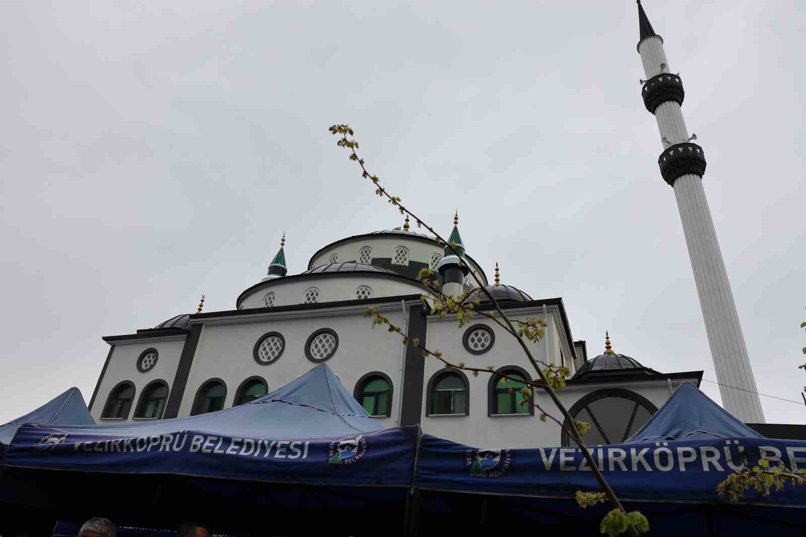 Vezirköprü’de yeni cami ibadete açıldı