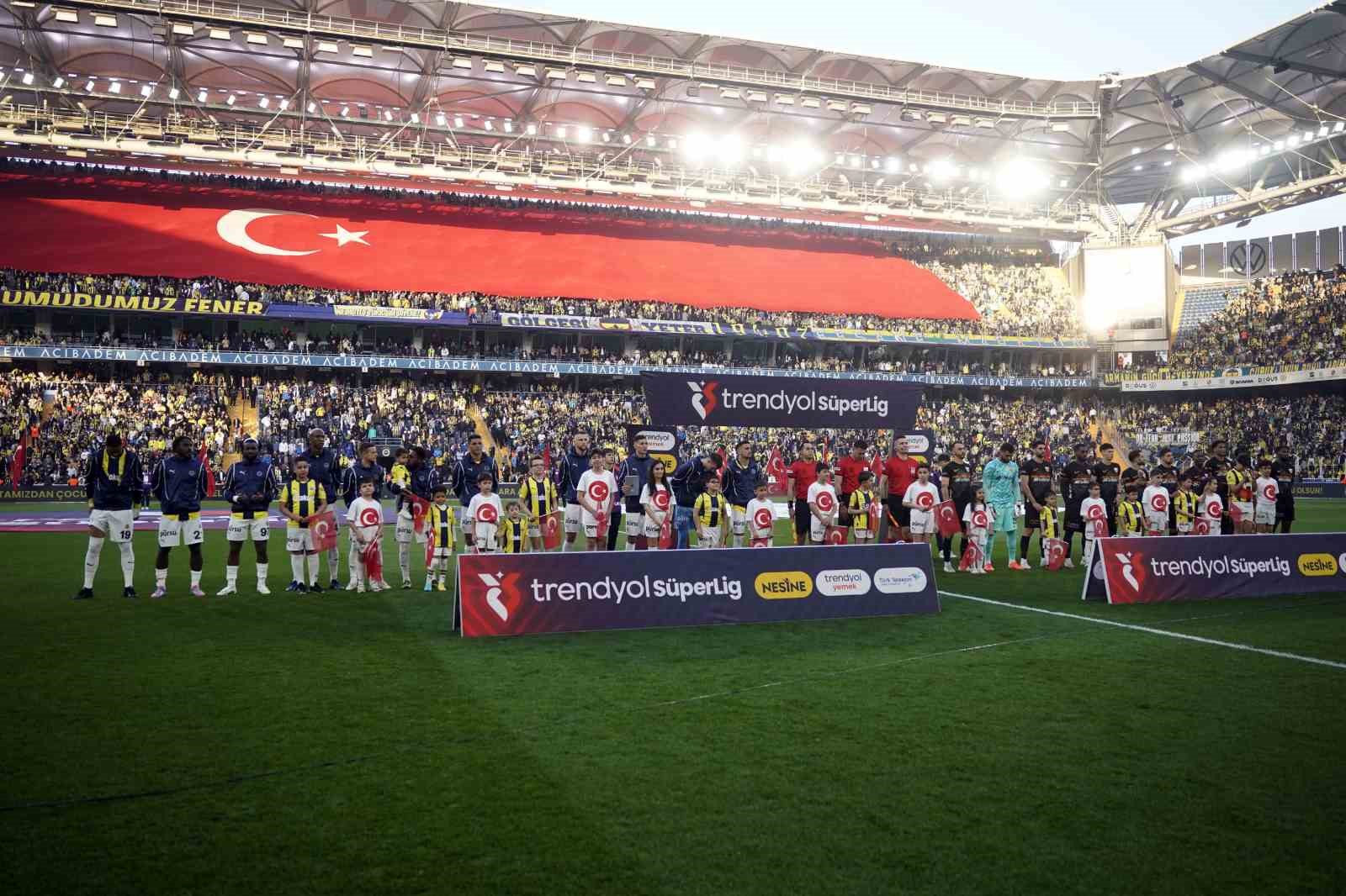 Trendyol Süper Lig: Fenerbahçe: 0 - Kayserispor: 1 (Maç devam ediyor)