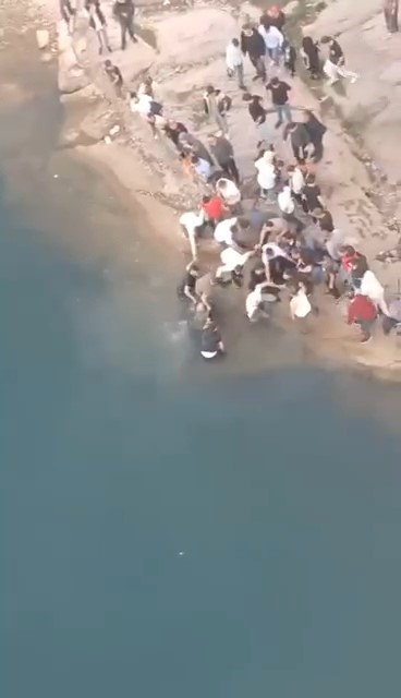 Diyarbakır’da boğulma tehlikesi geçirenleri el ele vererek kurtardılar