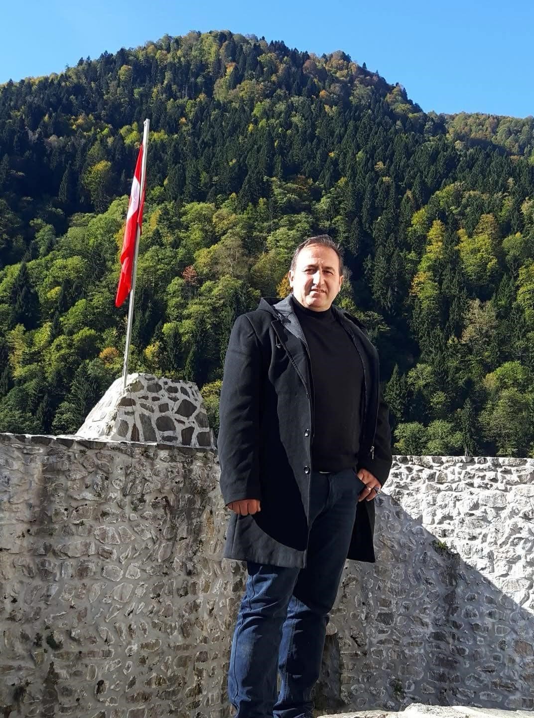 Üzerine ağaç devrildi, hayatını kaybetti