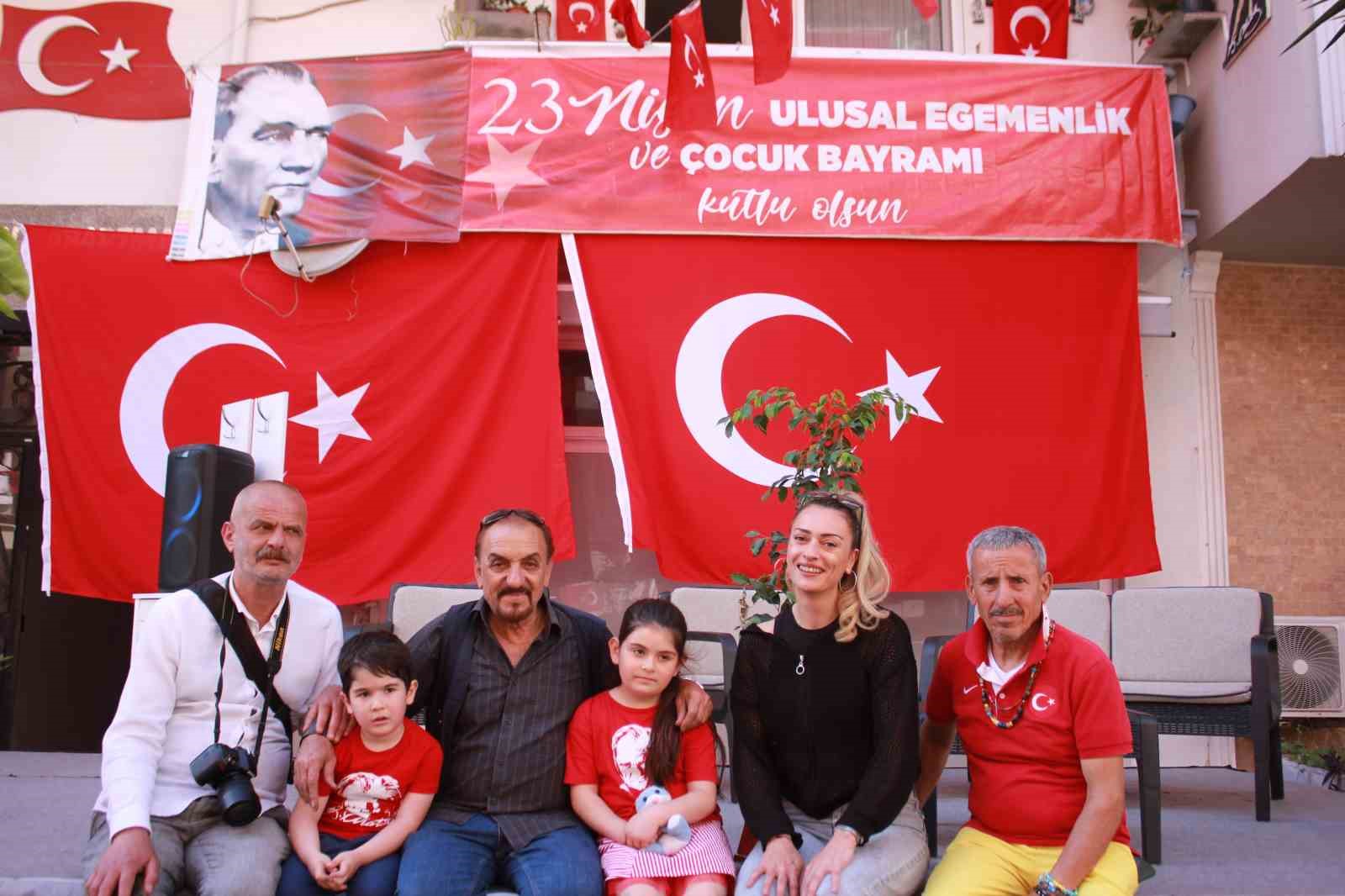 Marmaris’in ’23 Nisan Dede’si yine sokakları bayrakla donattı