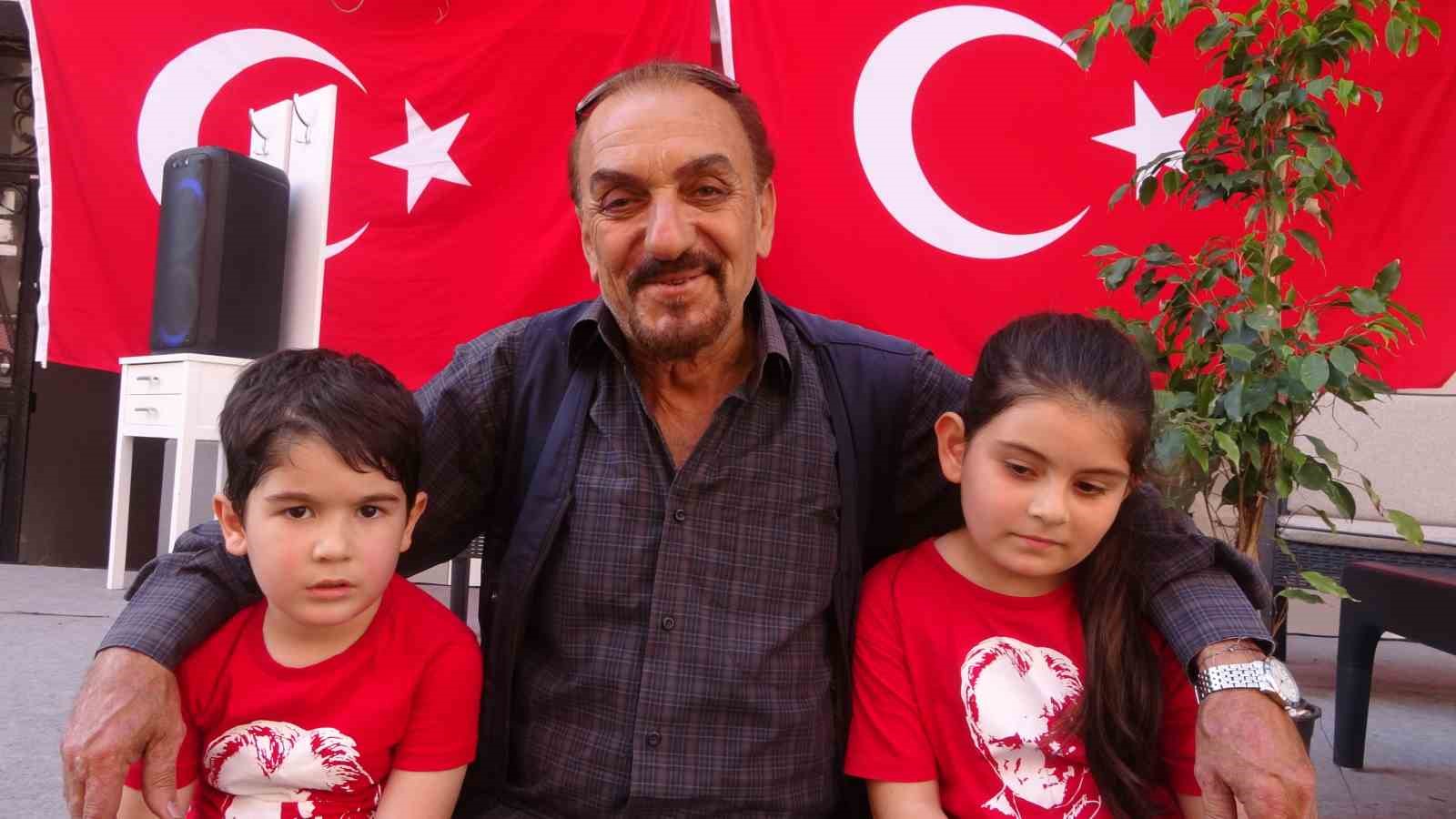 Marmaris&rsquo;in &rsquo;23 Nisan Dede&rsquo;si yine sokakları bayrakla donattı
