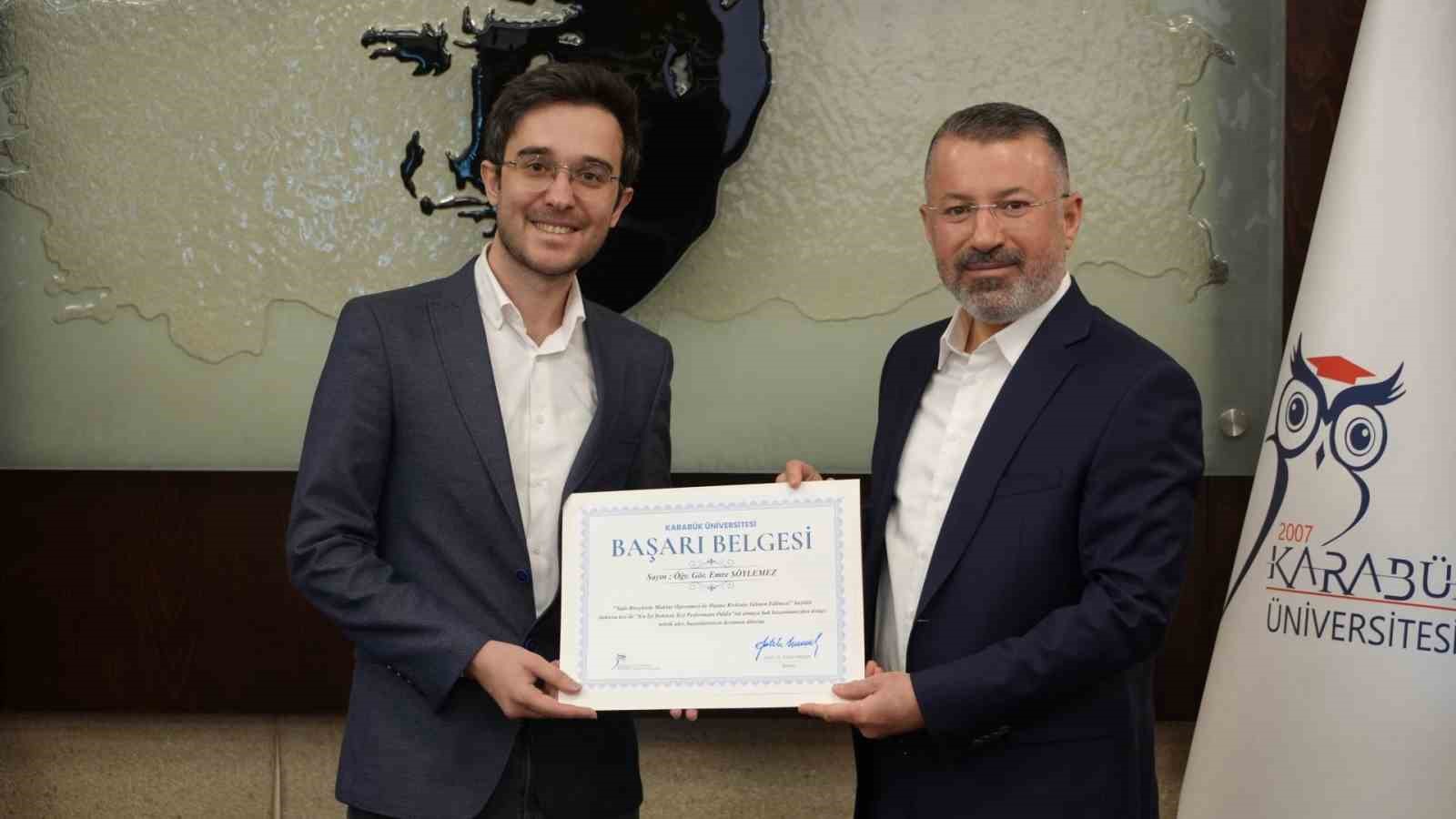 Rekt&ouml;r&uuml; Kırışık, akademisyenlerini onurlandırdı
