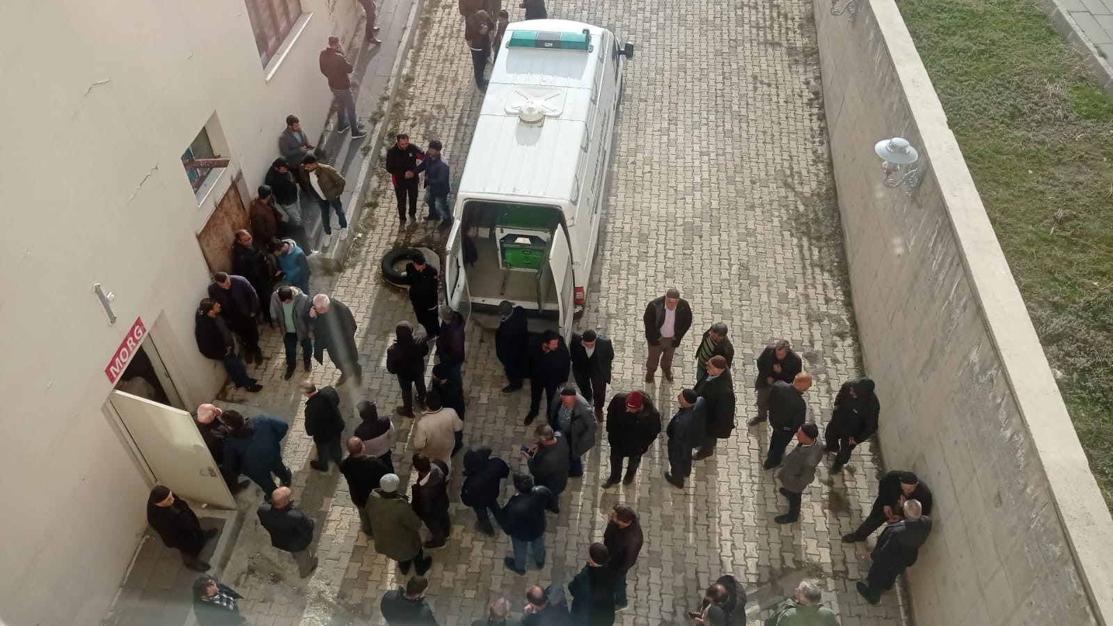 Oğlu ile çiriş toplamaya gitmişti