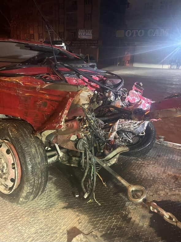 Elazığ&rsquo;da otomobil ile kamyonet &ccedil;arpıştı: 1 yaralı
