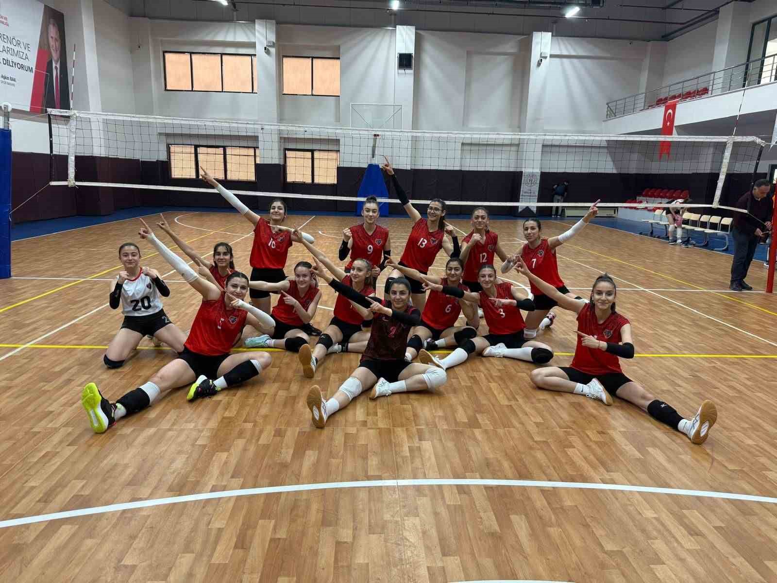 Vanlı voleybolcular bölge şampiyonu oldu