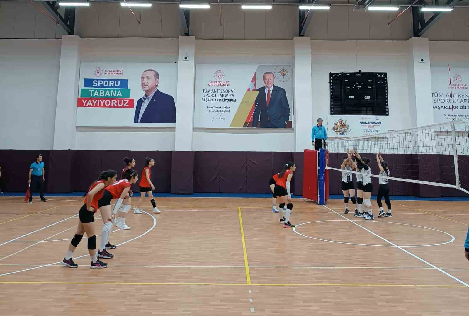 Vanlı voleybolcular bölge şampiyonu oldu