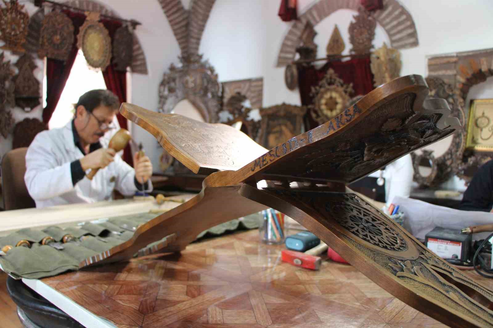 Ahşap ustası, rahlesini özgür Mescid-i Aksa için saklıyor