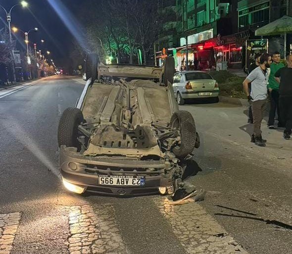 Elazığ’da iki otomobil çarpıştı: 1 yaralı