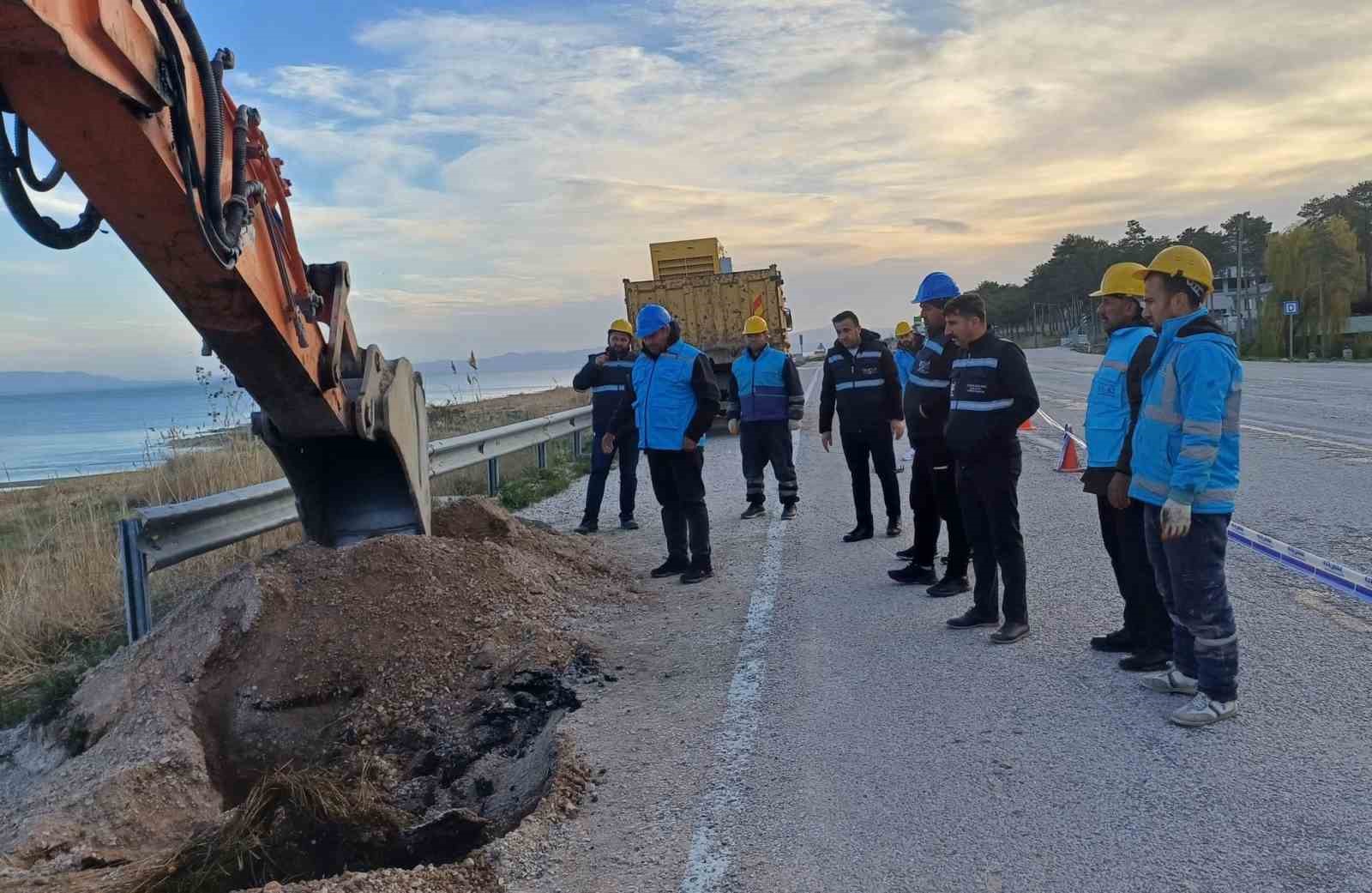 VASKİ ana su hattındaki arızayı gidermek için kesintisiz mesai yapıyor