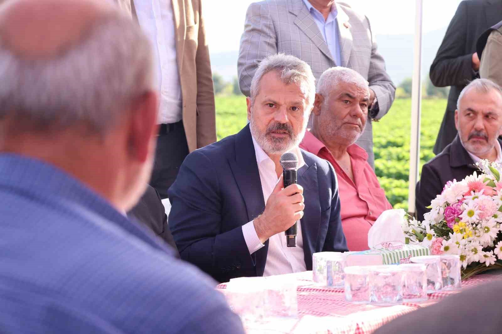 Depremzede &ccedil;ift&ccedil;iyi kalkındıracak projede &ccedil;ilek hasadına başlandı
