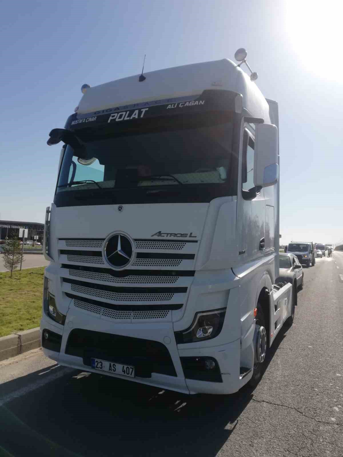 Elazığ’da tır ile otomobil çarpıştı: 1 yaralı
