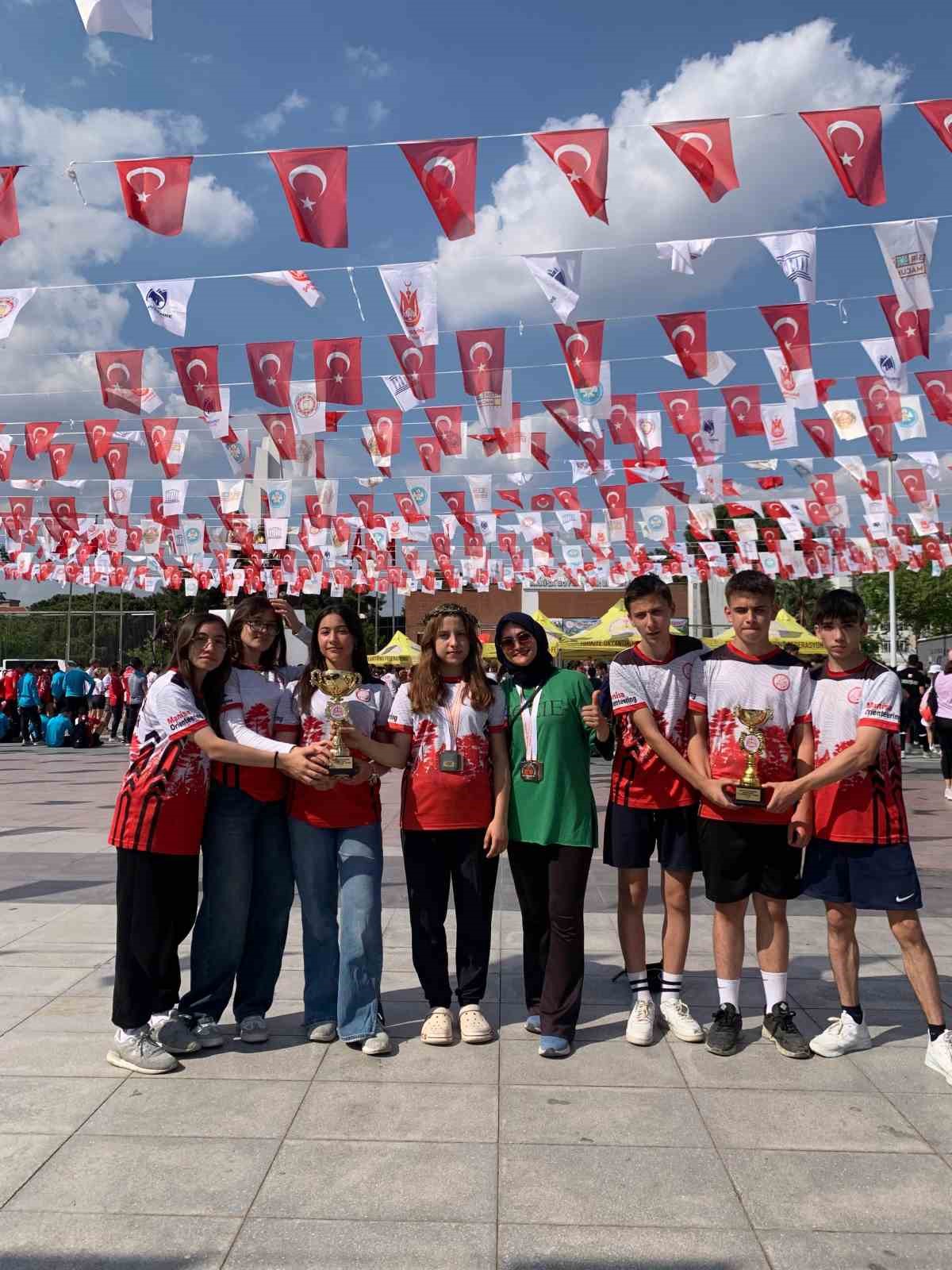 Manisalı sporcular Türkiye Oryantiring Şampiyonası’na damga vurdu
