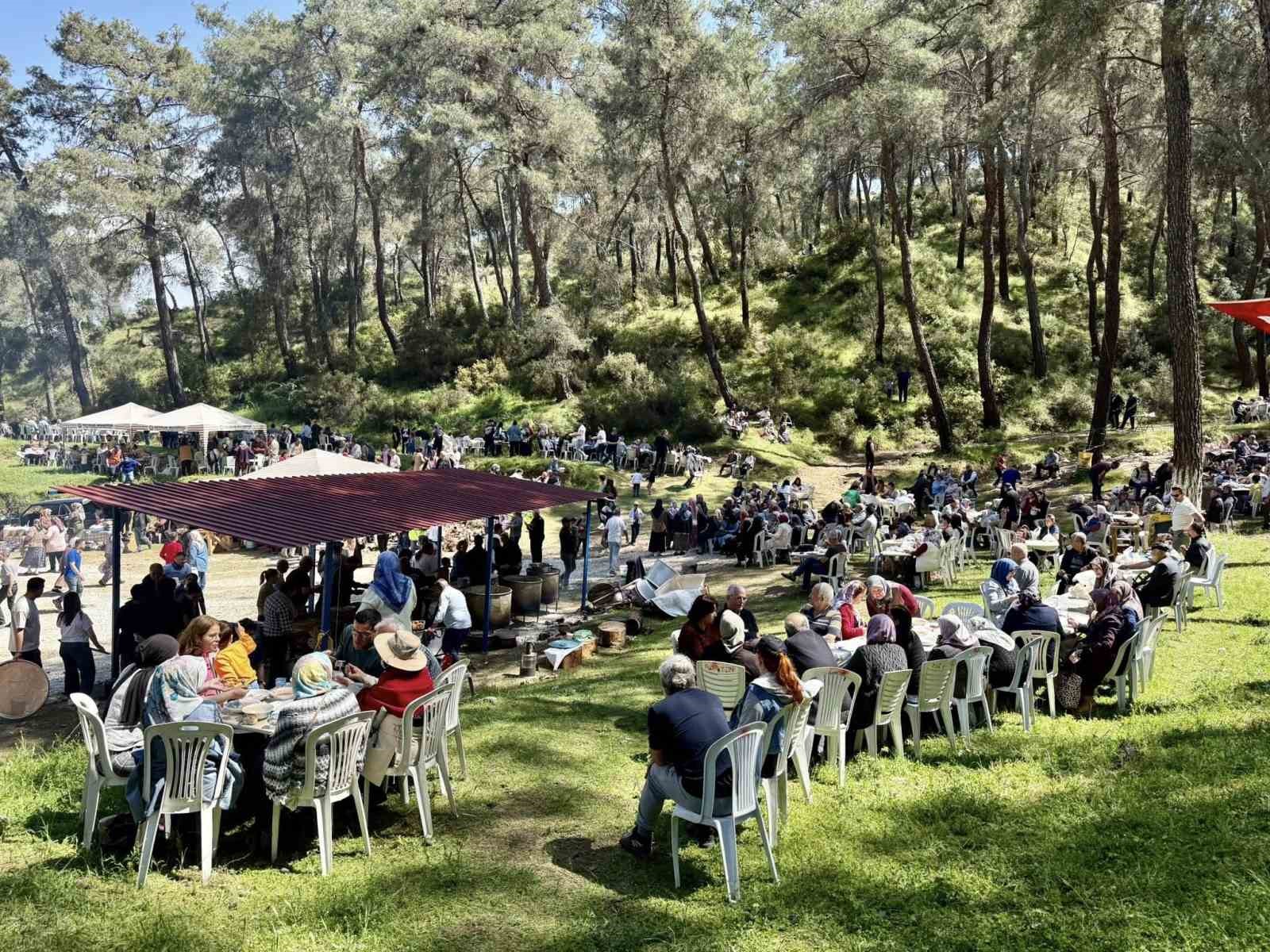 Kuyucak&rsquo;ta 40 yıllık gelenek bu yıl da s&uuml;rd&uuml;
