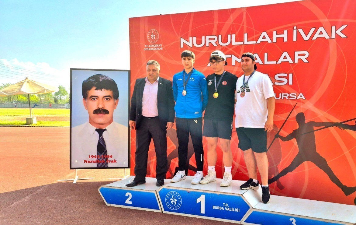 Erzincanlı sporcular cirit ve g&uuml;lle atmada derece elde etti
